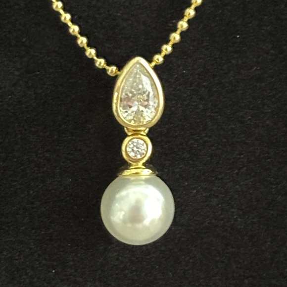 Jewelry - NWT Gold Crystal Pearl Pendant Necklace